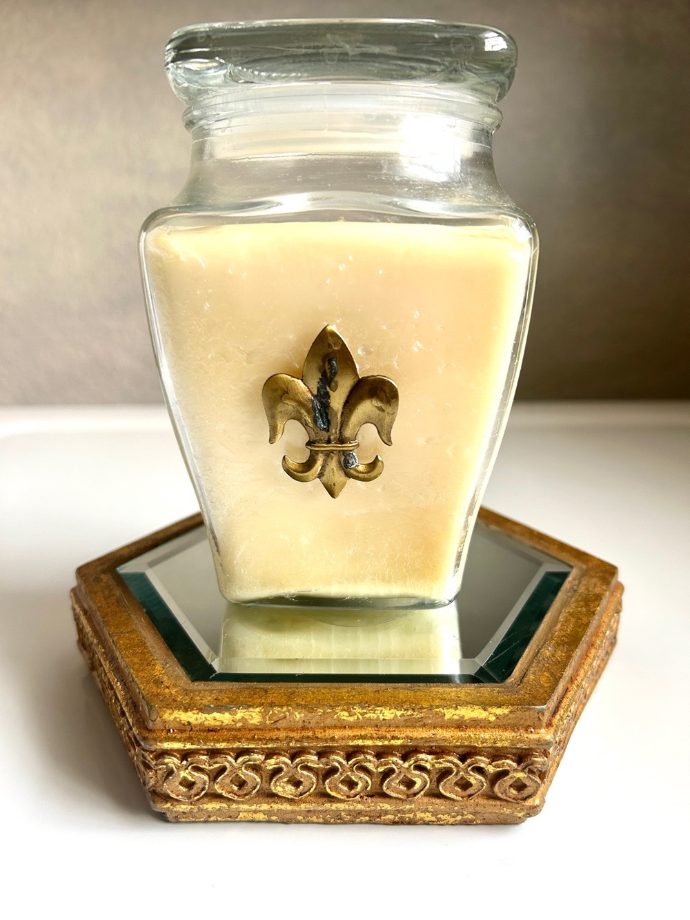 ALEXANDRA’S ACCENTS Gilt Hexagonal Mirror Pedestal Display Candle Holder 7” NWT